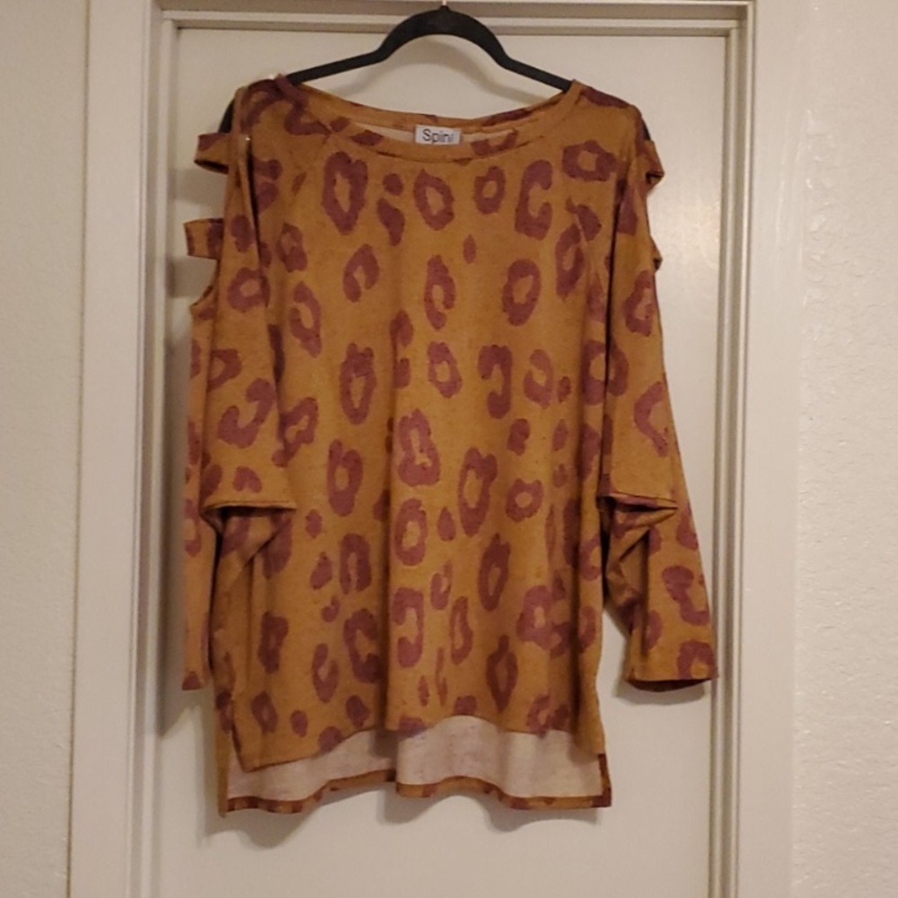 3/4 sleeve mustard cold shoulder leopard top